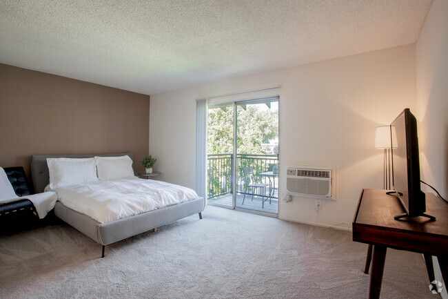 Studio -385SF - Orchard Glen