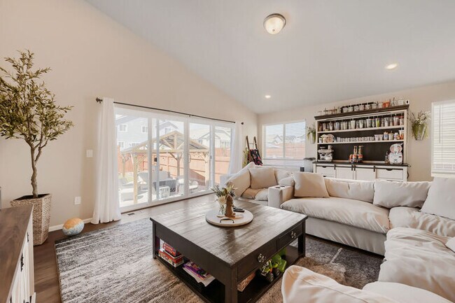 Building Photo - 10554 Rolling Peaks Dr