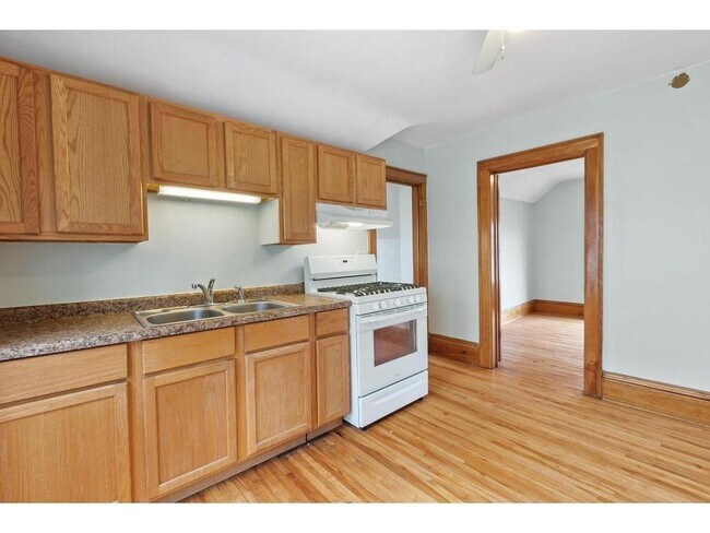 Building Photo - 4051 Pleasant Ave