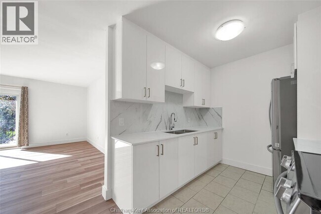 Photo du bâtiment - 25 Orchard Heights Dr