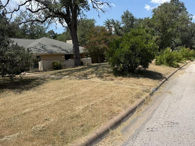Building Photo - 10608 Spicewood Club Dr