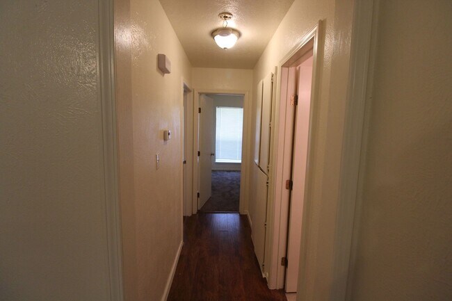 Foto del edificio - 211-213 Skylark Ct