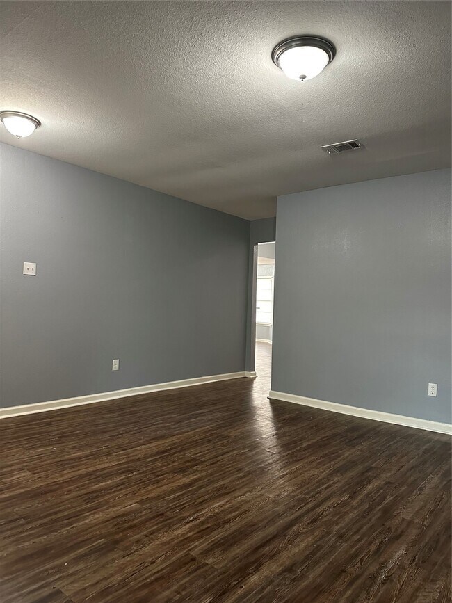 Foto del edificio - 15770 Chimney Rock Rd