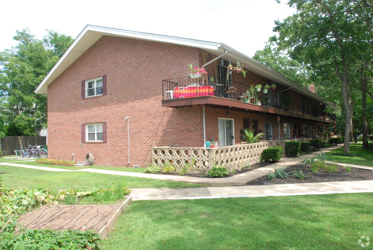 Foto del edificio - 1407 Johnson Ave
