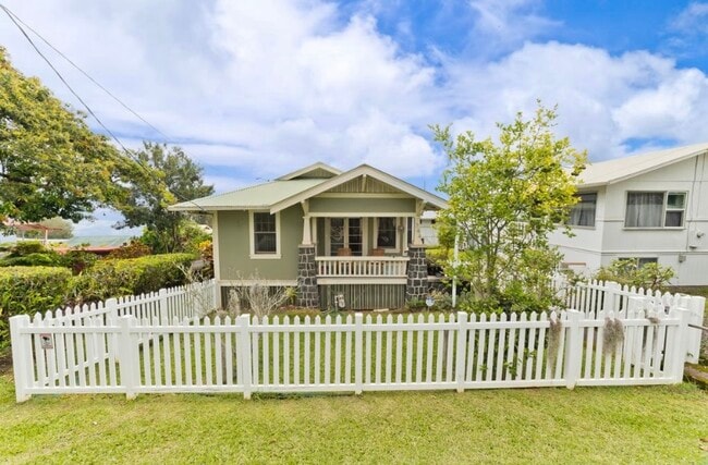 Building Photo - 744 Wainaku St