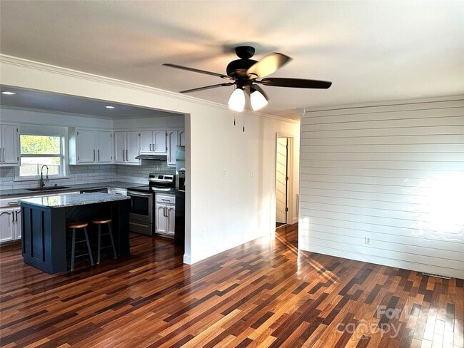 Foto del edificio - 2054 Hickory Hills Dr