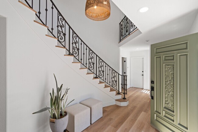 Building Photo - 6803 El Fuerte St