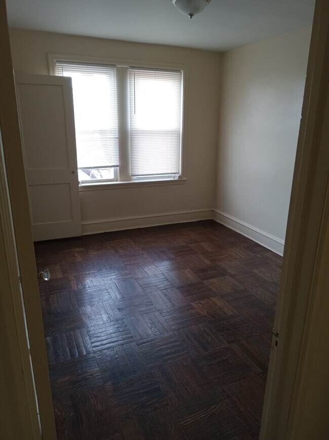 Foto del edificio - 5537 Woodland Ave