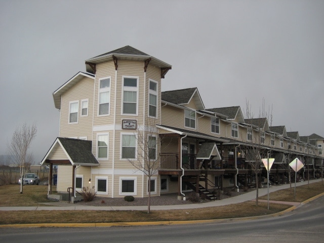 Primary Photo - Heat paid two story apartment