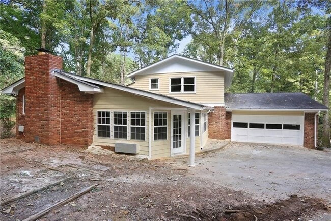 Building Photo - 2270 Shawnee Trail