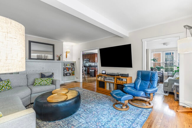 Building Photo - 405 Prairie Ave