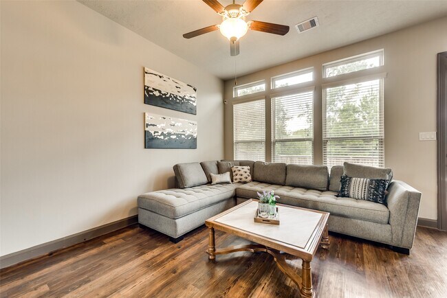 Foto del edificio - 86 Aventura Pl