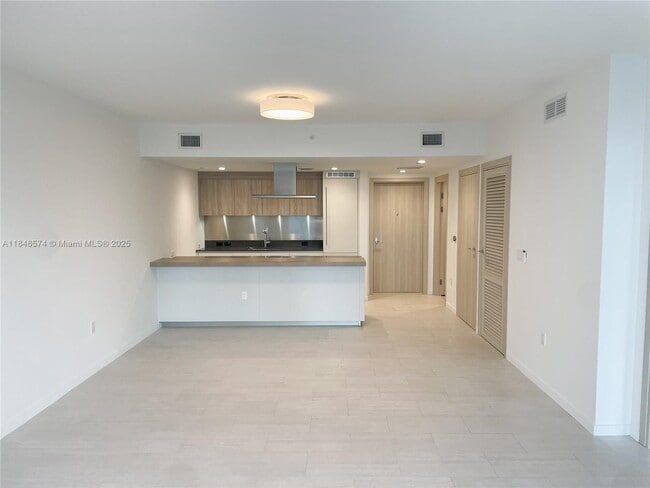 Building Photo - 1000 Brickell Plaza