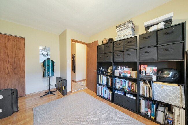 Foto del edificio - 2 bedroom 1 bathroom Duplex FOR RENT (subl...