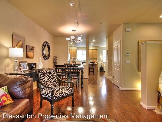 Building Photo - 3 br, 2.5 bath House - 236 Birch Creek Ter