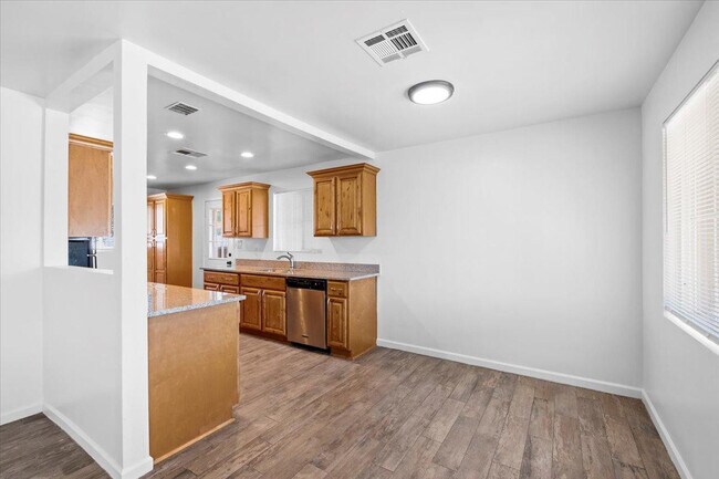 Foto del edificio - 528 W 18th St