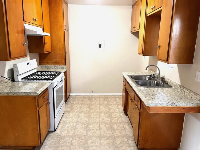 Foto del edificio - 638 Silverwood Ave