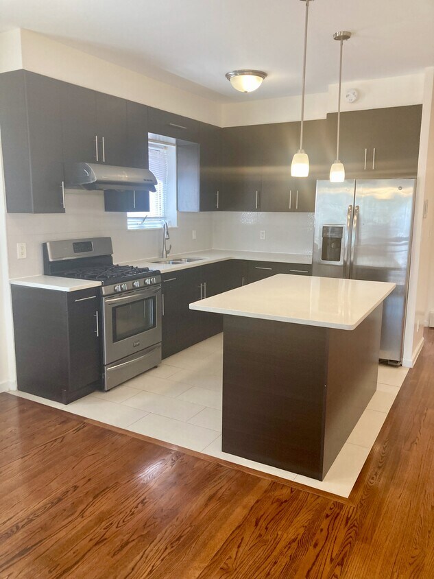Foto principal - 1848 Hendrickson St
