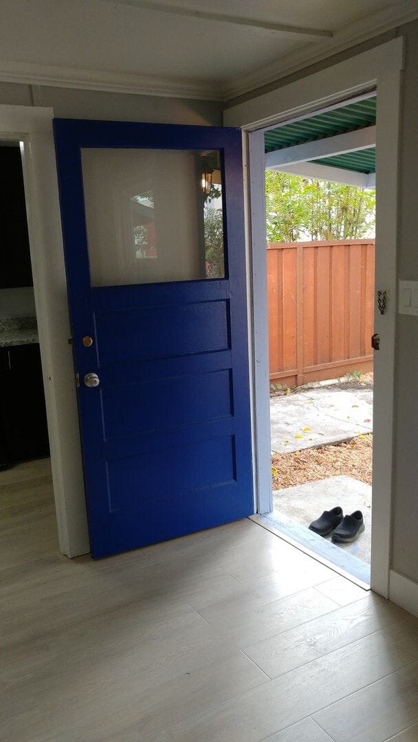 Building Photo - 1051 Boranda Ave