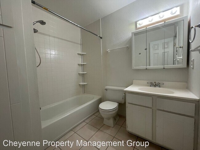 Building Photo - 2 br, 1.5 bath House - 6002 Osage Ave