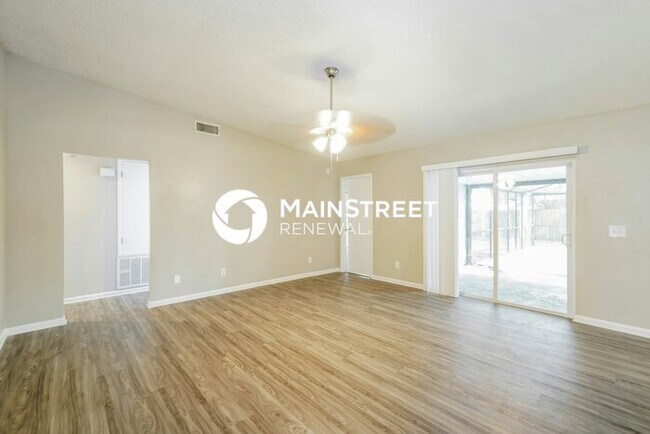 Foto del edificio - 4 Bedroom Pet-Friendly Home in Valrico, FL with Main Street Renewal
