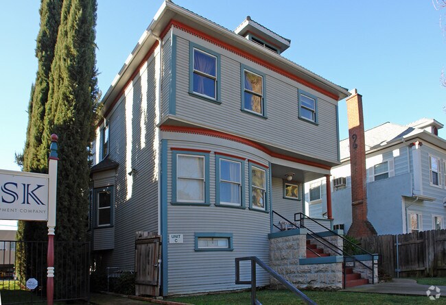 Building Photo - 3016-3018 I St