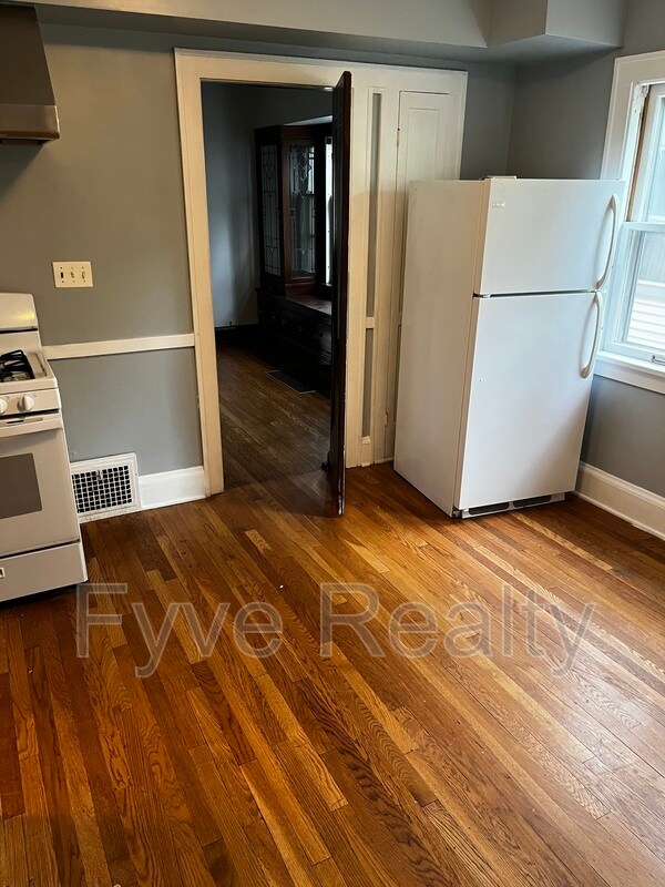 Building Photo - 2671 E 130th St