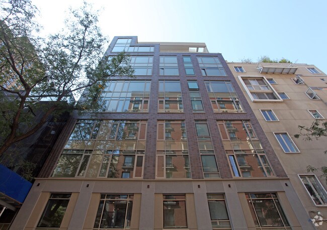 Vista a la calle - 132 E 30th St