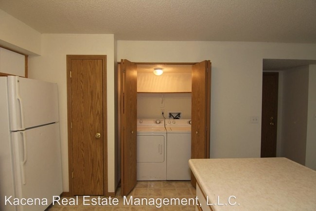 Building Photo - 2882 Coral Ct