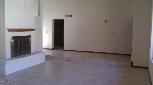 Building Photo - 801 E Waltann Ln