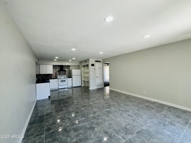 Foto del edificio - 2675 E Silk Oak Dr