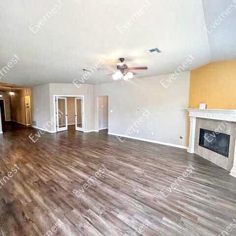 Foto del edificio - 1208 Willowbrook Dr