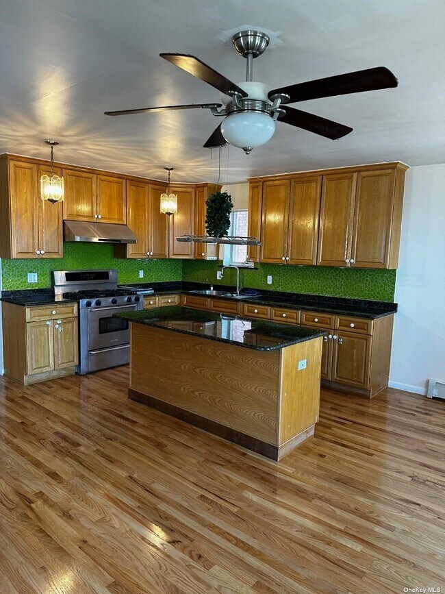 8924 Beach Channel Dr, Queens, NY 11693 Room for Rent in Queens, NY