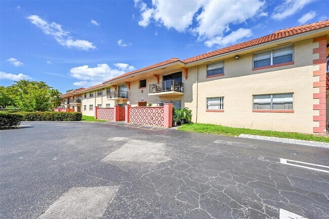 Foto del edificio - 11607 NW 29th St