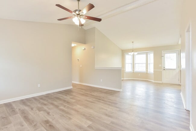 Foto del edificio - 403 Trailsend Ct