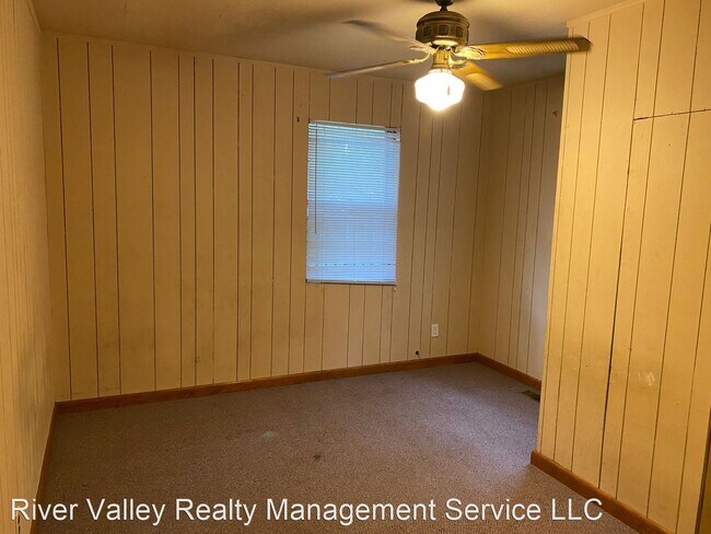 Building Photo - 3 br, 1 bath House - 110 State St