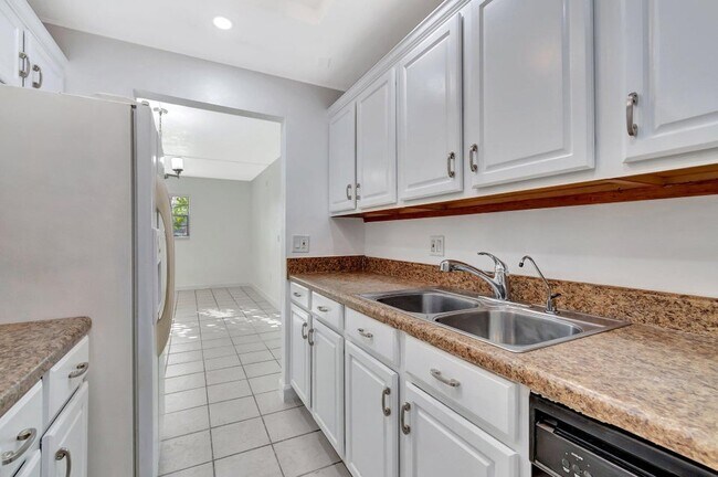 Foto del edificio - 650 SW 2nd Ave