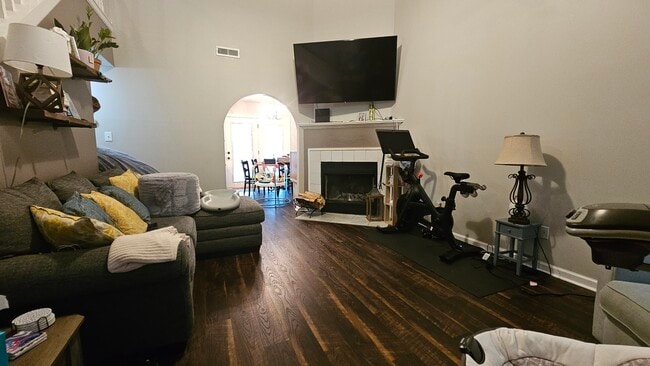 Building Photo - 265 Darenia Ln