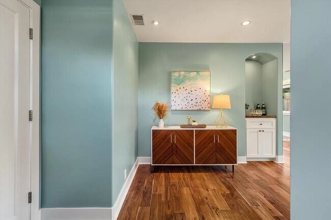 Foto del edificio - 1328 Leila Ct