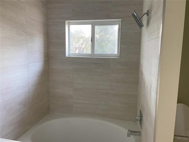 Foto del edificio - 762 NW 208th Ter