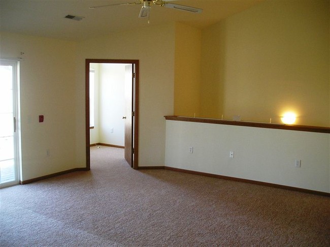 Building Photo - 1521 Commonwealth Dr