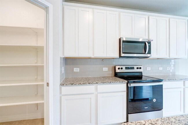 Building Photo - 521 Mossy Rock Dr