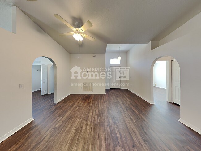 Building Photo - 5549 Shady Pine St S