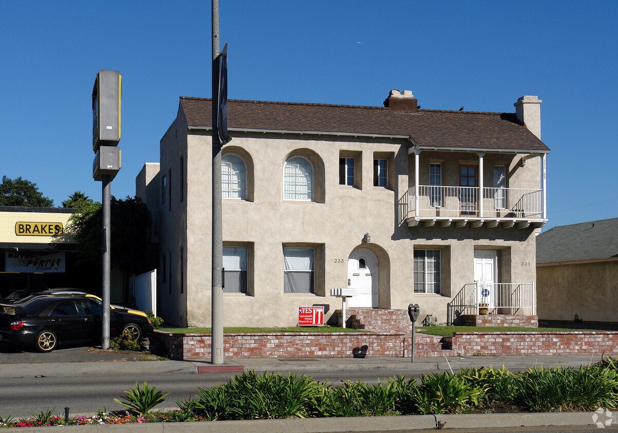 Foto principal - 331-333 W Manchester Blvd