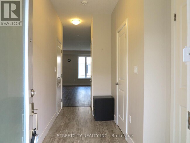 Photo du bâtiment - 1960 Dalmagarry Rd