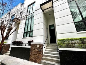 Building Photo - 350 S Osceola Ave