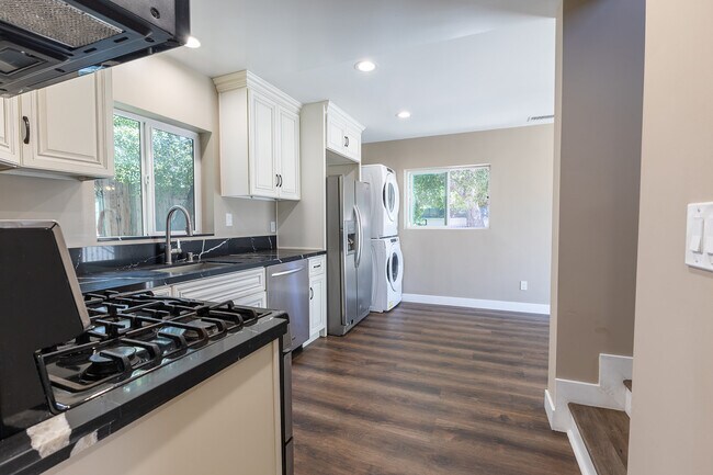 Kitchen with appliances - 8424 Grenoble St