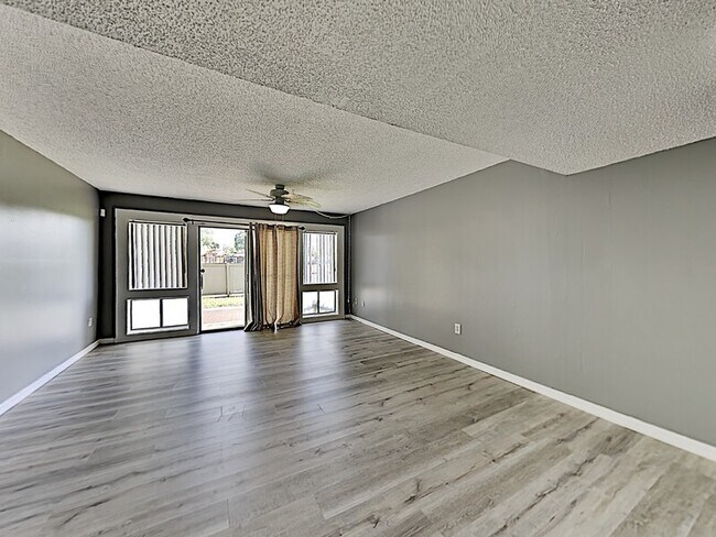 Foto del edificio - 5775 Peregrine Ave
