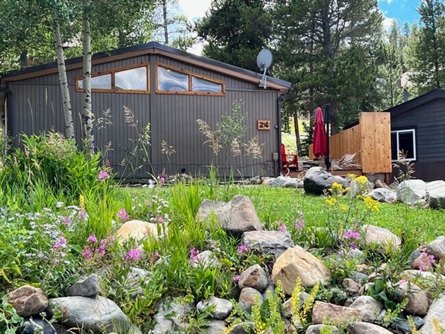Foto del edificio - WOOF WOOF!  Come enjoy this pet friendly 3 Bedroom Breckenridge Home!  Hiking Trails and a Clubho...