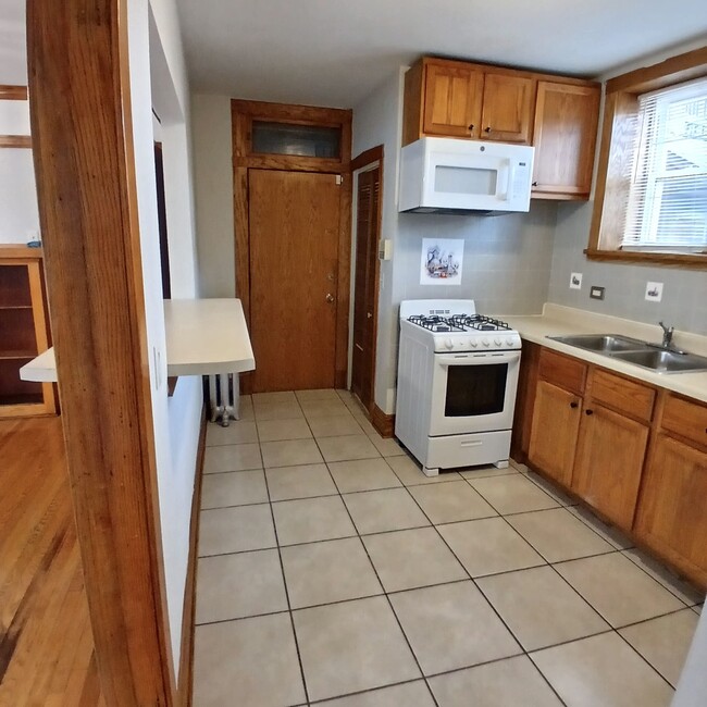 Building Photo - 5041 W Dickens Ave